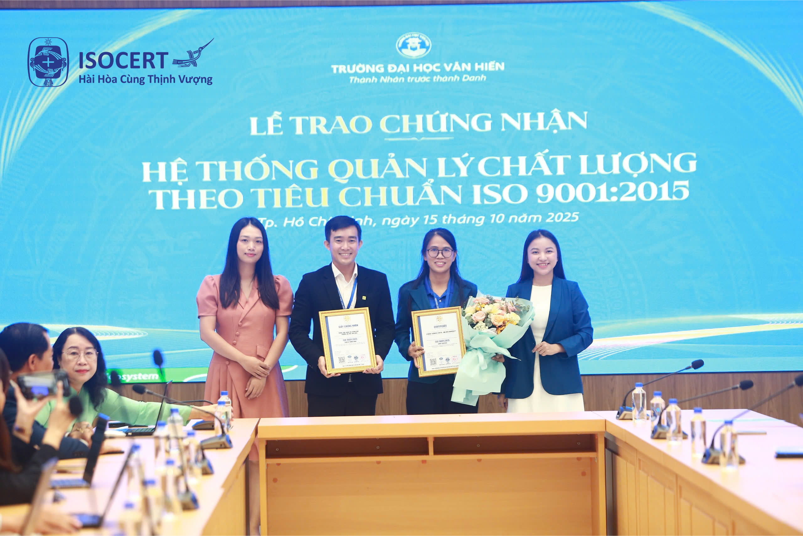 ISOCERT trao chứng nhận ISO 9001 cho Trường Đại học Văn Hiến