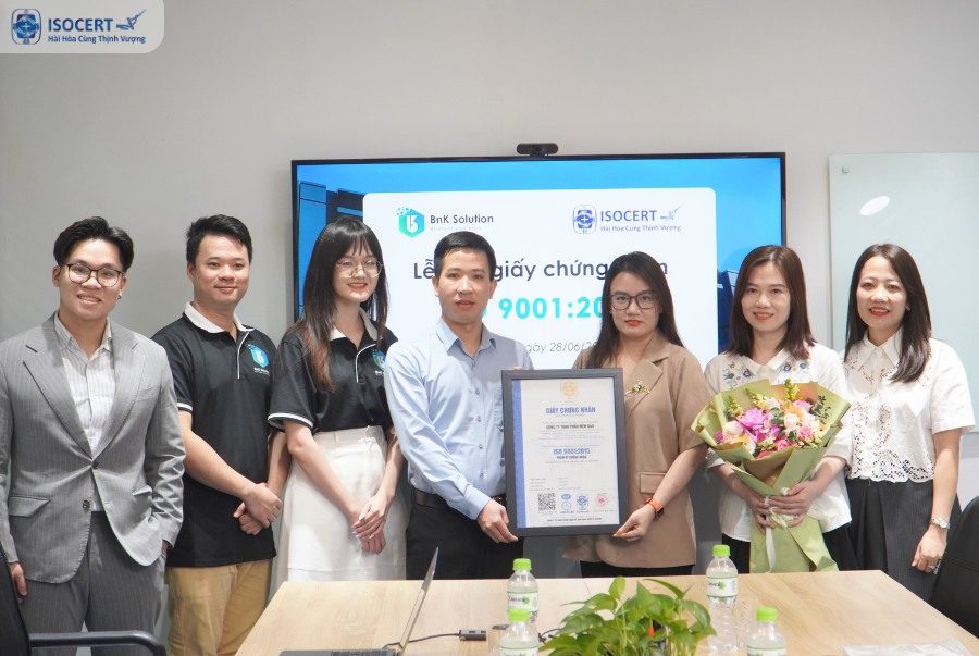 ISOCERT Trao Chứng Nhận ISO 9001 Cho BnK Solution