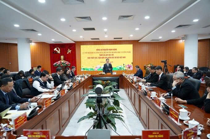 Tập trung nghiên cứu các vấn đề triết học của thời đại số