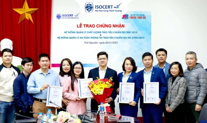 trao Giấy chứng nhận ISO 9001:2015 và ISO/IEC 27001:2013 cho Trung tâm số Đại học Thái Nguyên